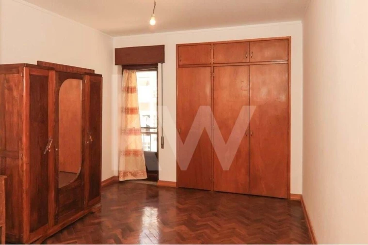 Apartamento T4 para Venda em Portimão Foto 13