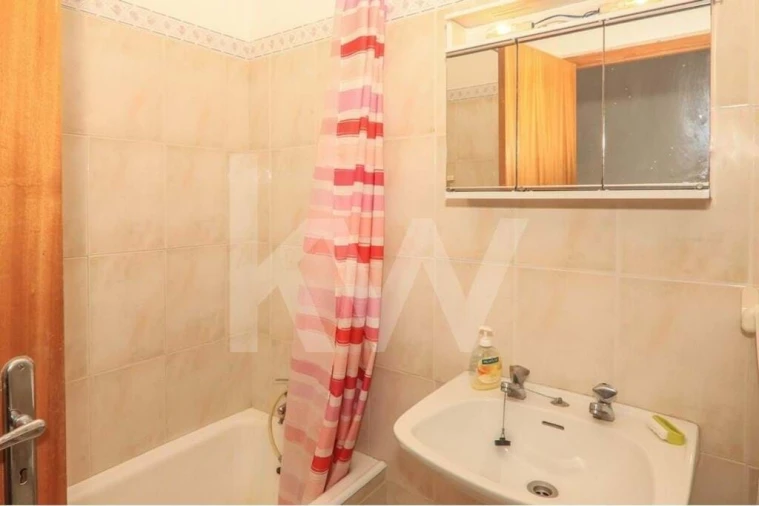 Apartamento T4 para Venda em Portimão Foto 9