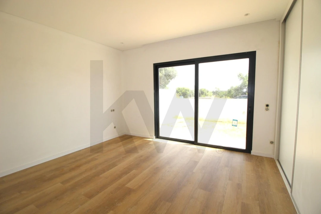 Moradia T3 para Venda em Armação de Pera Foto 4