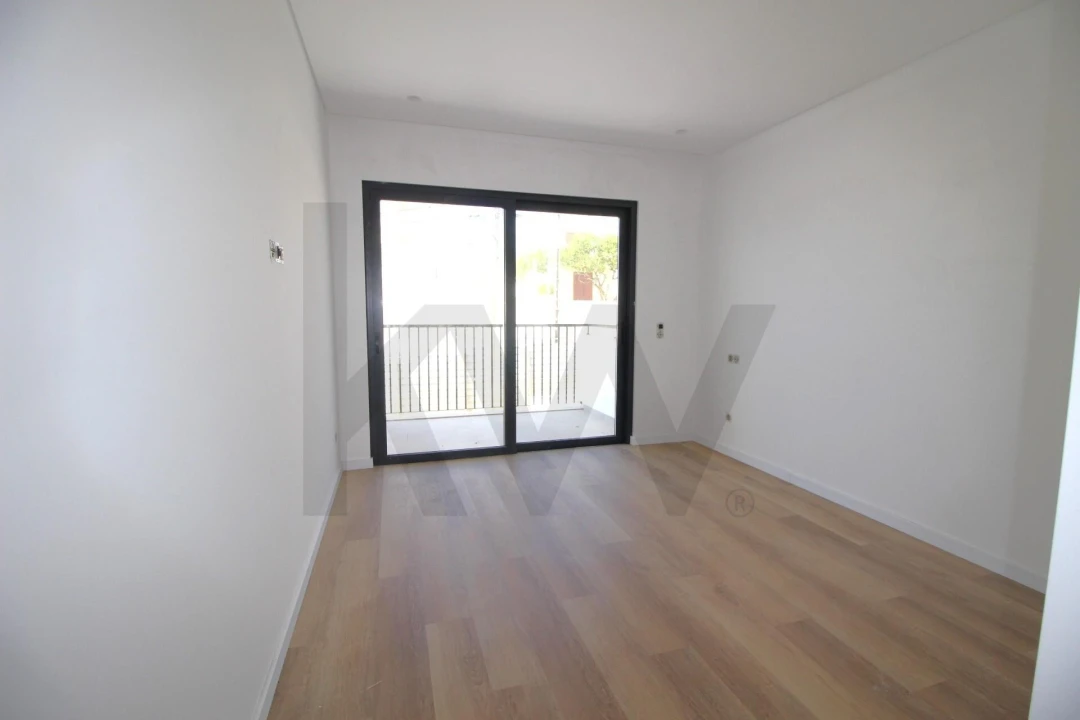 Moradia T3 para Venda em Armação de Pera Foto 9