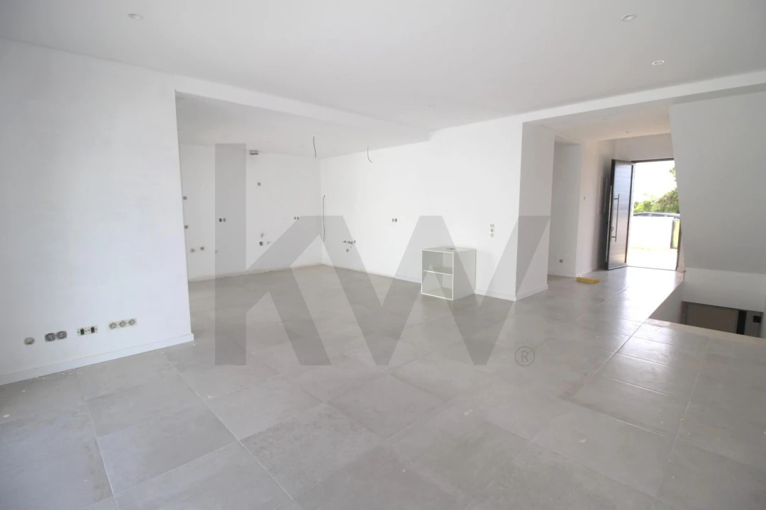 Moradia T3 para Venda em Armação de Pera Foto 3