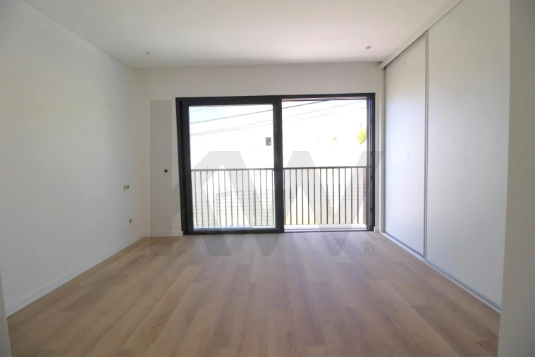 Moradia T3 para Venda em Armação de Pera Foto 7