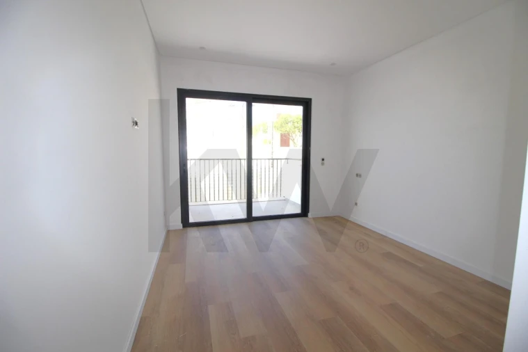 Moradia T3 para Venda em Armação de Pera Foto 9