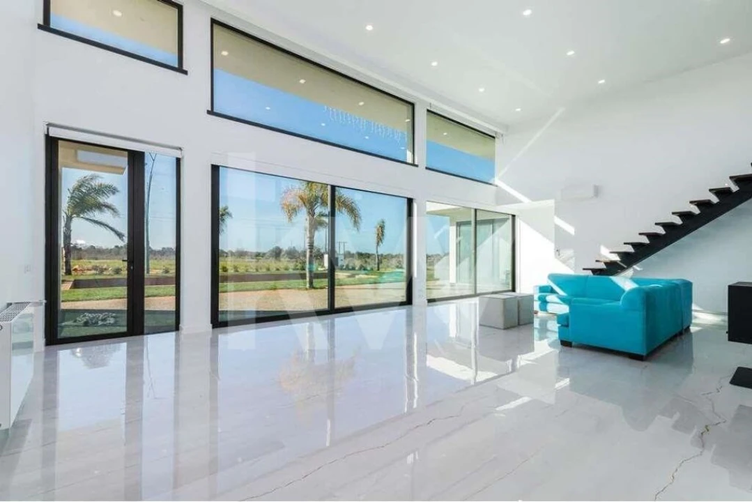 Moradia T5 para Venda em Guia Foto 9