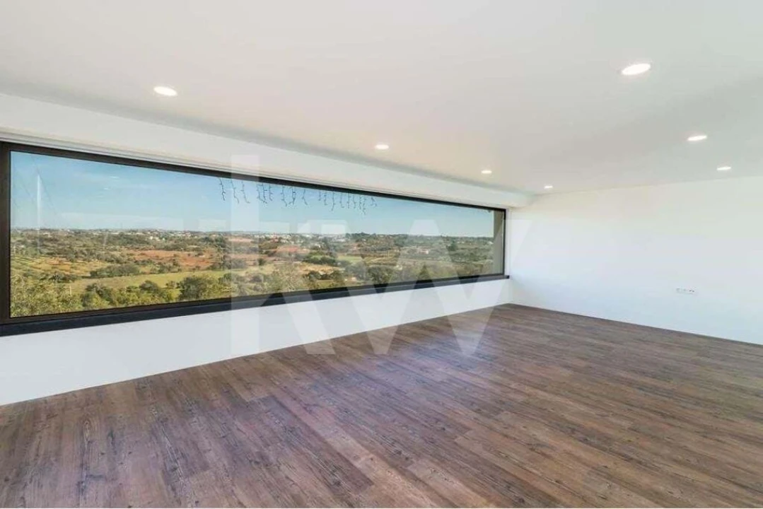 Moradia T5 para Venda em Guia Foto 44