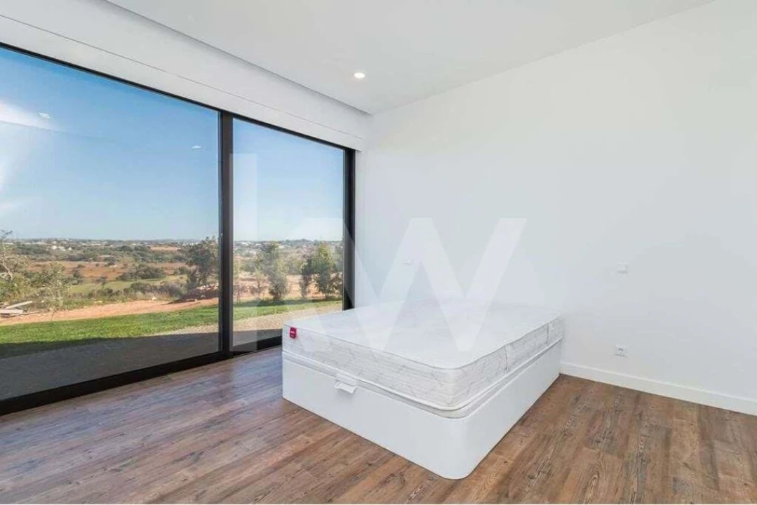 Moradia T5 para Venda em Guia Foto 39