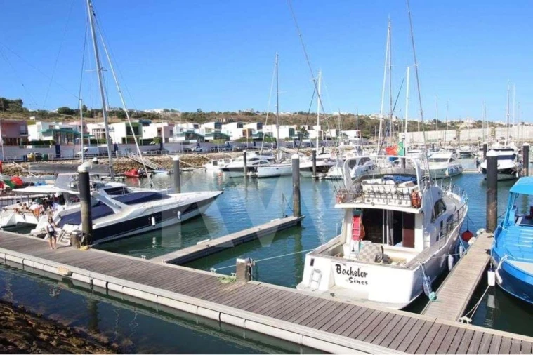 Moradia T5 para Venda em Guia Foto 63