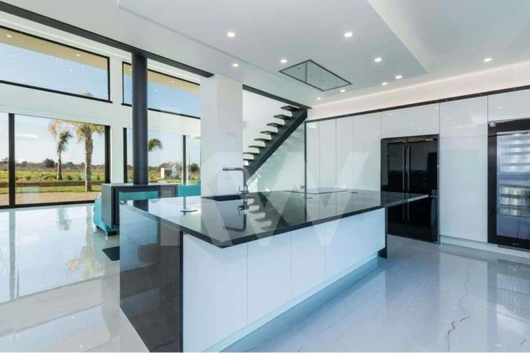 Moradia T5 para Venda em Guia Foto 10