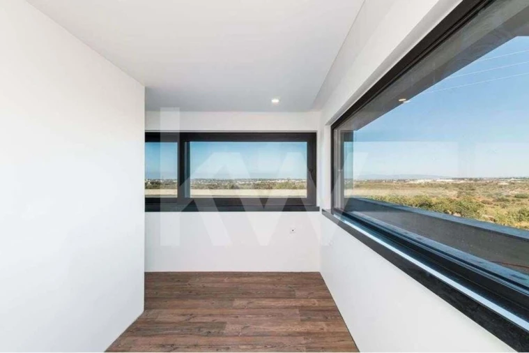 Moradia T5 para Venda em Guia Foto 43