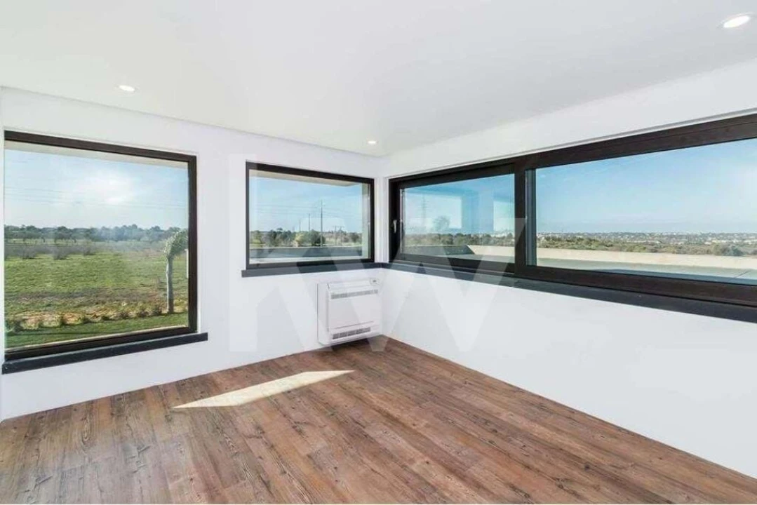 Moradia T5 para Venda em Guia Foto 46