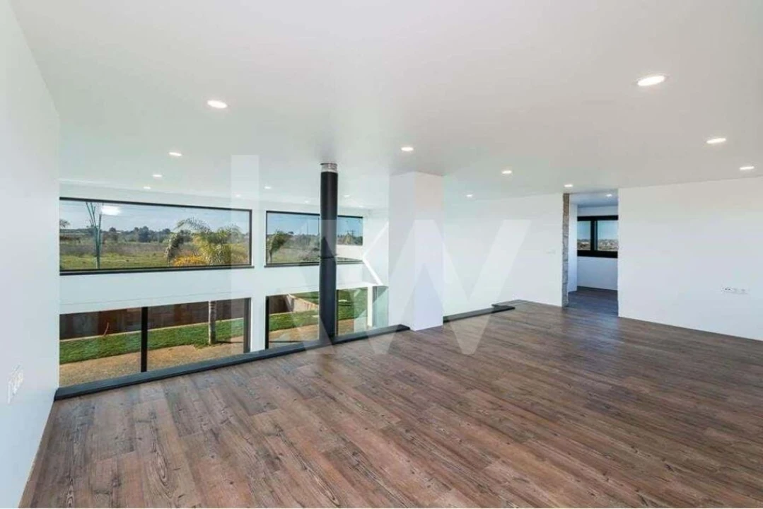 Moradia T5 para Venda em Guia Foto 42