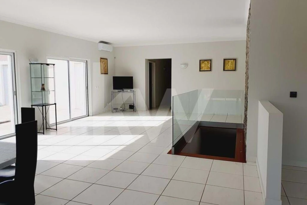 Moradia T3 para Venda em Odiaxere Foto 11