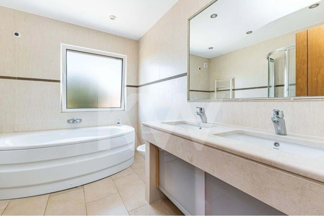 Prédio para Venda em Estômbar e Parchal Foto 27