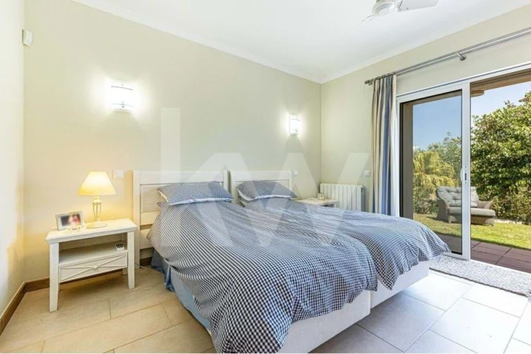 Prédio para Venda em Estômbar e Parchal Foto 13