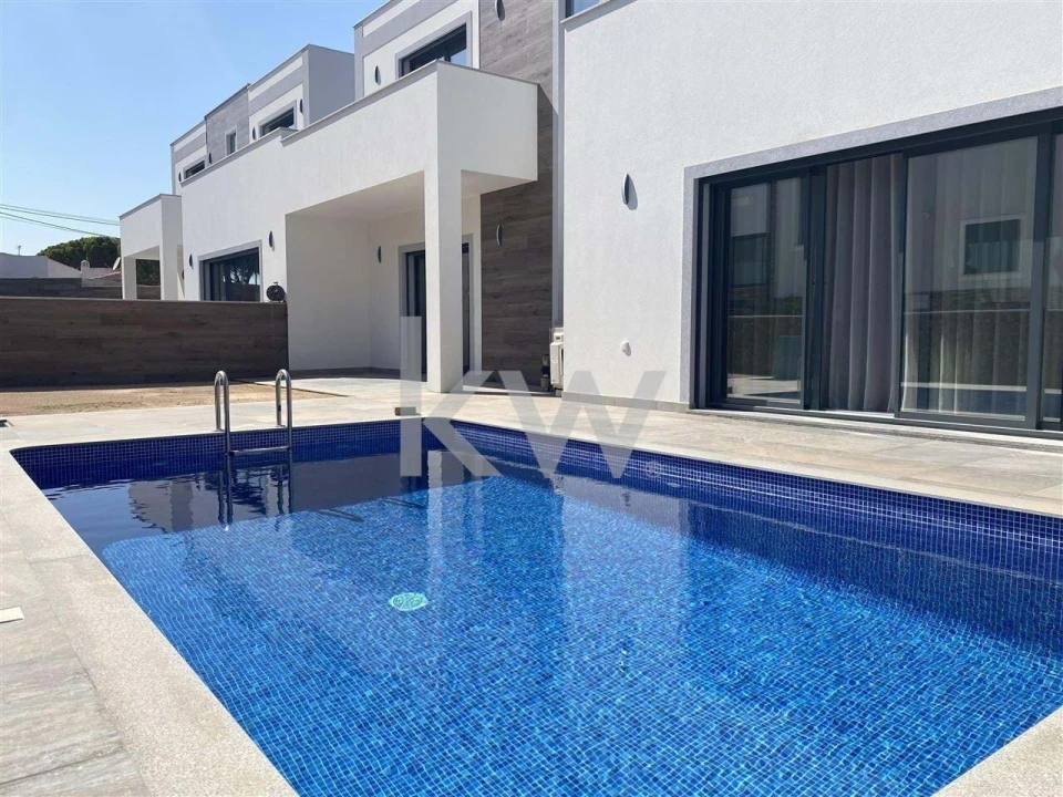Moradia T3 para Venda em Albufeira e Olhos de Água Foto 1
