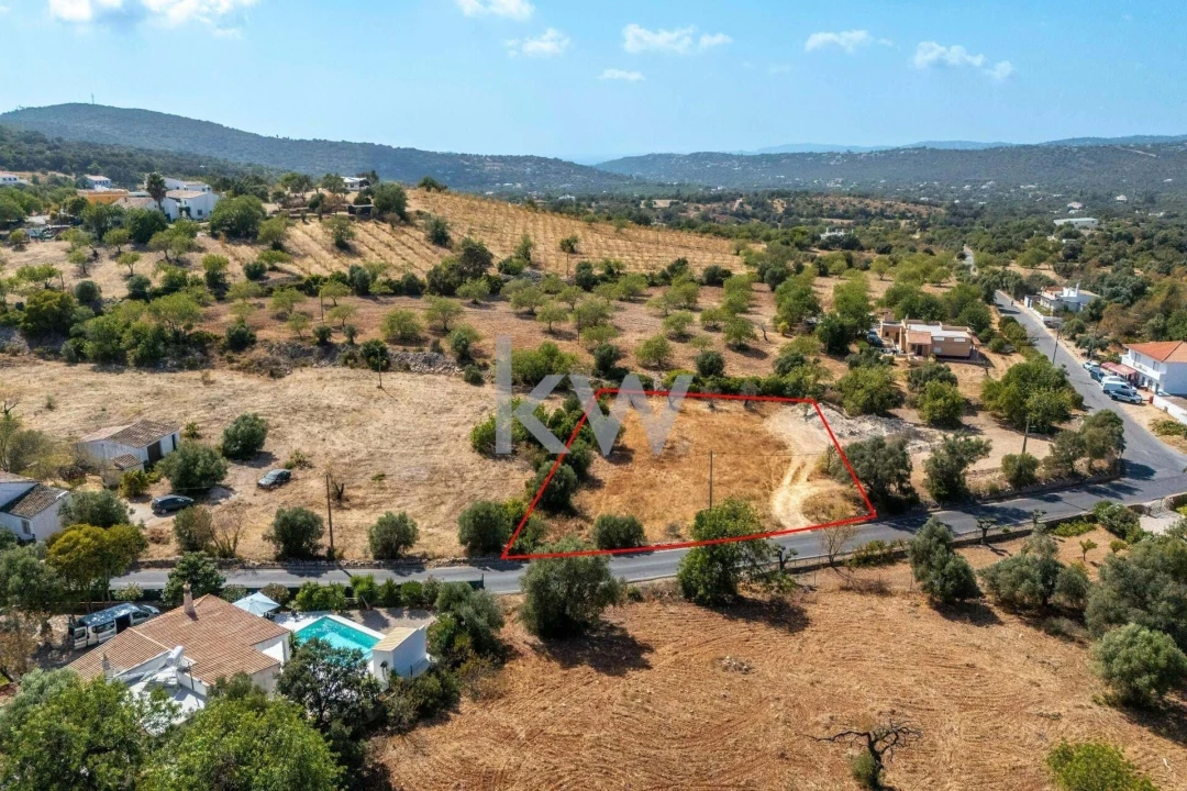 Terreno para Venda em Santa Barbara de Nexe Foto 1