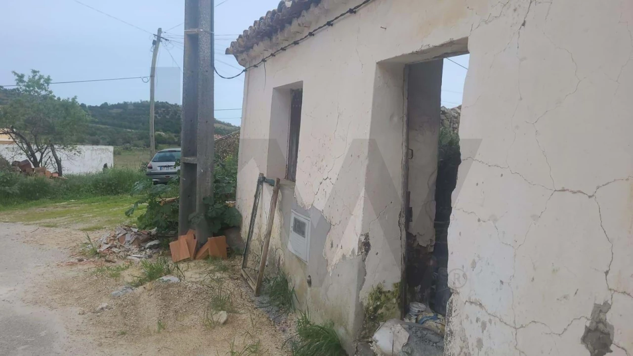 Armazém para Venda em Martim Longo Foto 9