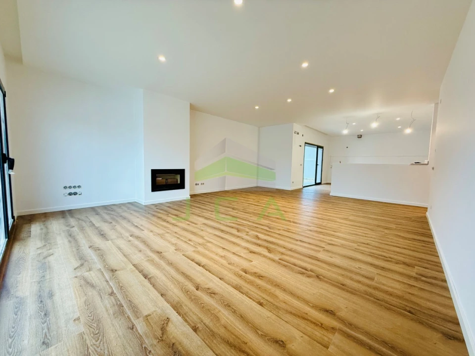 Moradia T3 para Venda em Leiria, Pousos, Barreira e Cortes Foto 8