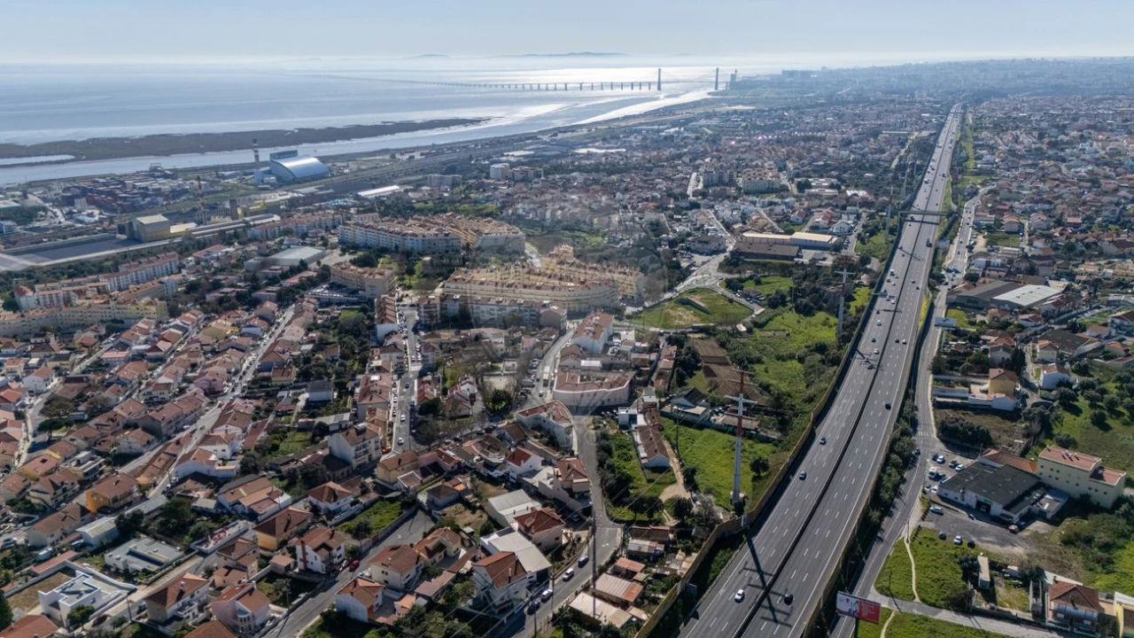 Moradia T3 para Venda em Santa Iria de Azoia, São João da Talha e Bobadela Foto 24