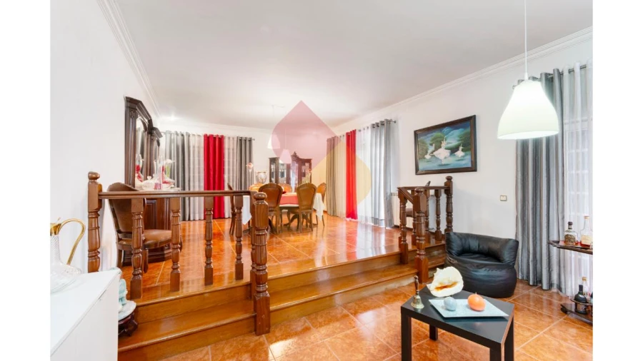 Moradia T4 para Venda em Campo de Besteiros Foto 3