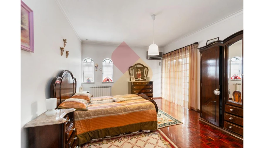 Moradia T4 para Venda em Campo de Besteiros Foto 7