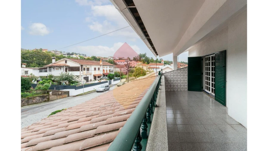 Moradia T4 para Venda em Campo de Besteiros Foto 12