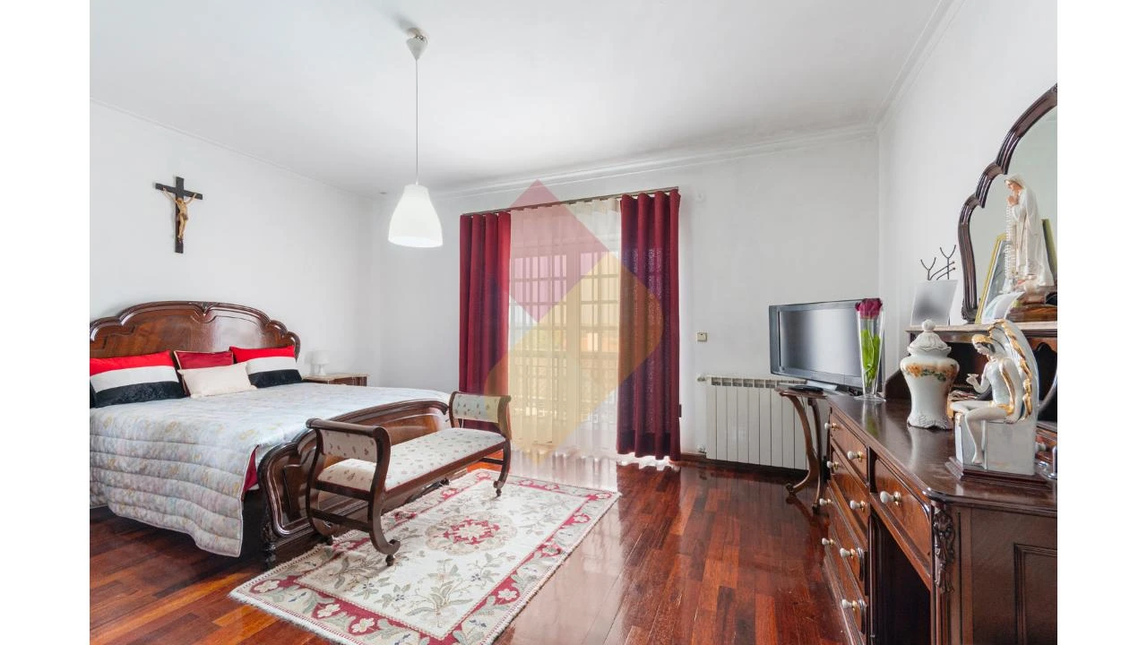 Moradia T4 para Venda em Campo de Besteiros Foto 6