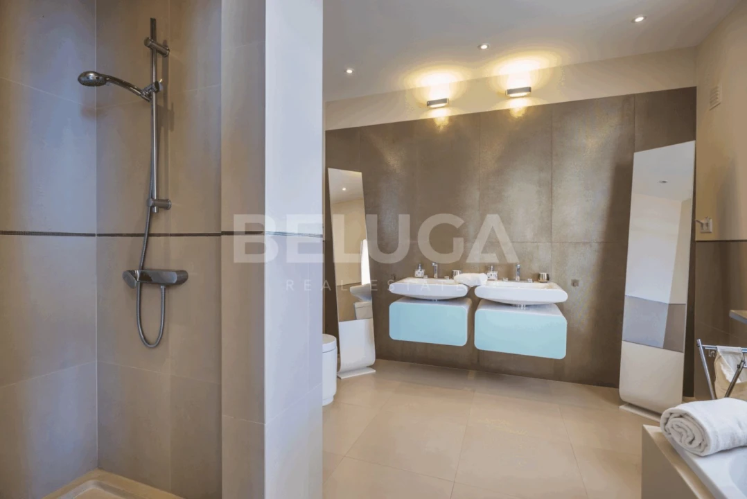 Moradia T4 para Venda em Funchal (Santa Maria Maior) Foto 42