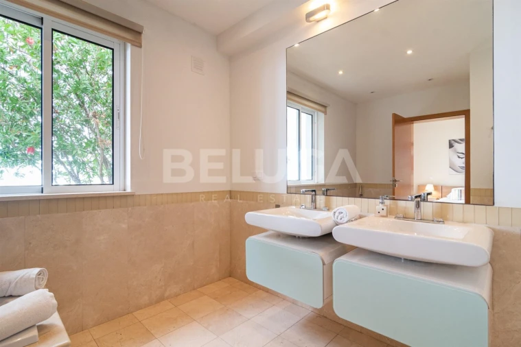 Moradia T4 para Venda em Funchal (Santa Maria Maior) Foto 9