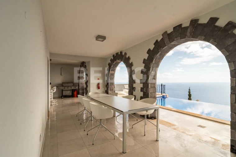 Moradia T4 para Venda em Funchal (Santa Maria Maior) Foto 21