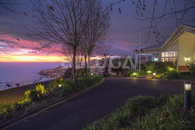 Moradia T4 para Venda em Funchal (Santa Maria Maior) Foto 52