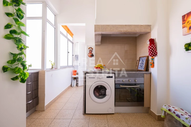 Apartamento T3 para Venda em Campo de Ourique Foto 3