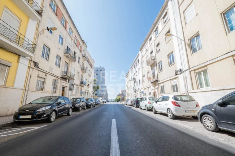 Apartamento T3 para Venda em Campo de Ourique Foto 34