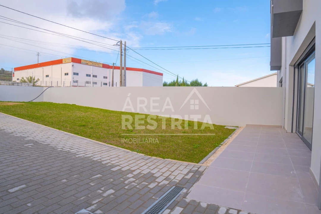 Moradia T2 para Venda em Freiria Foto 39