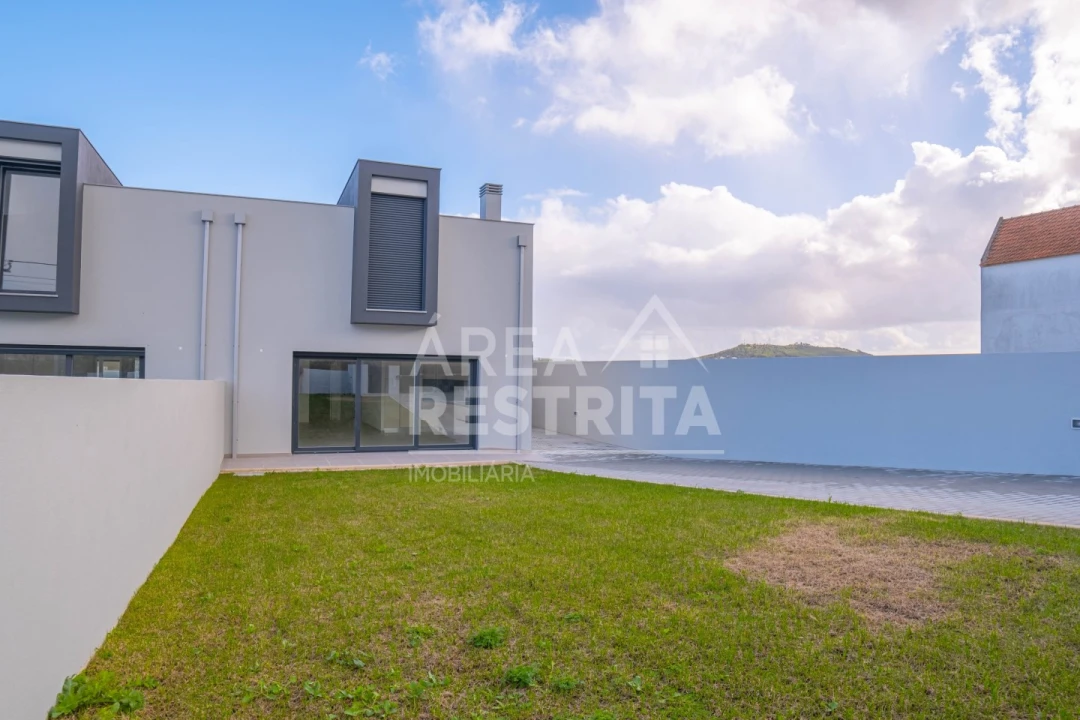 Moradia T2 para Venda em Freiria Foto 2