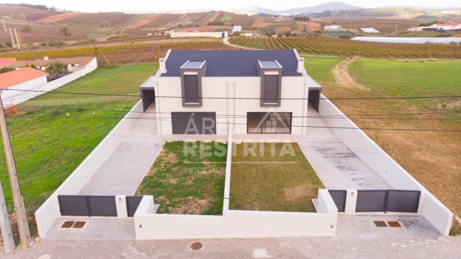 Moradia T2 para Venda em Freiria Foto 3