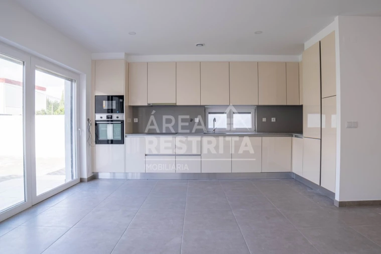 Moradia T2 para Venda em Freiria Foto 4