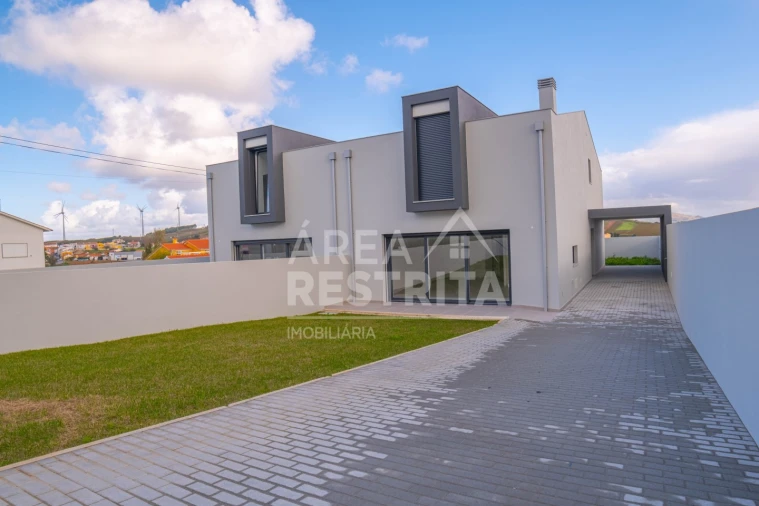 Moradia T2 para Venda em Freiria Foto 41