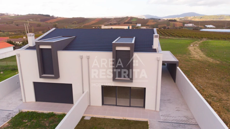 Moradia T2 para Venda em Freiria Foto 1