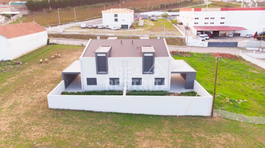 Moradia T2 para Venda em Freiria Foto 46