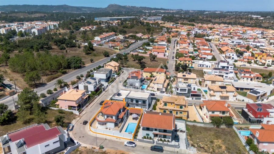 Moradia T5 para Venda em Gambia-Pontes-Alto da Guerra Foto 3