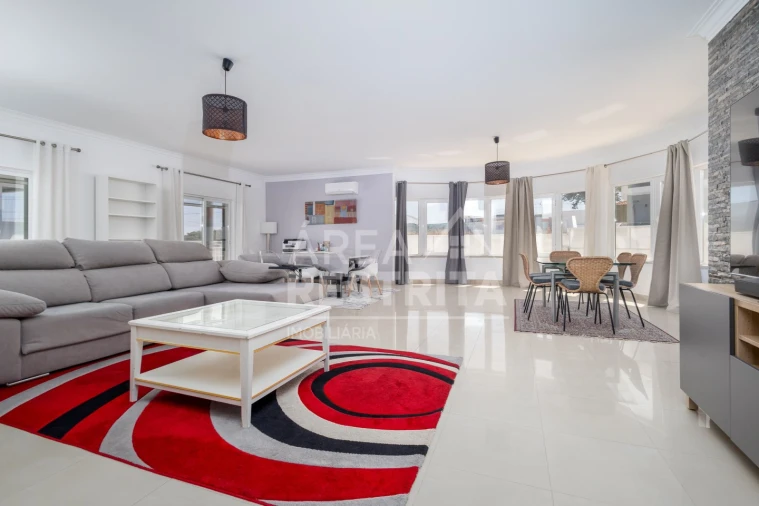 Moradia T5 para Venda em Gambia-Pontes-Alto da Guerra Foto 5