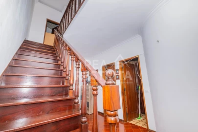Moradia T7 para Venda em Azeitão (São Lourenço e São Simão)