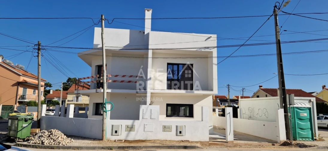Quinta T3 para Venda em Quinta do Conde Foto 3