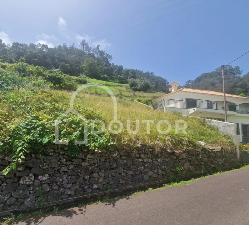 Terreno para Venda em Porto da Cruz Foto 1