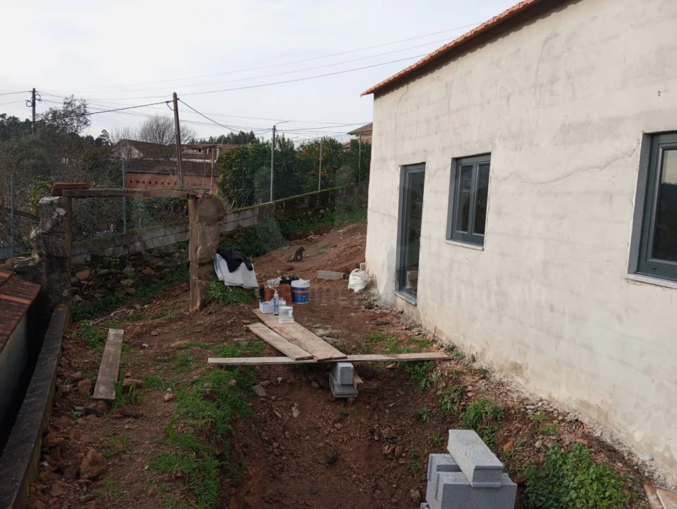 Moradia T1 para Venda em Ossela Foto 3