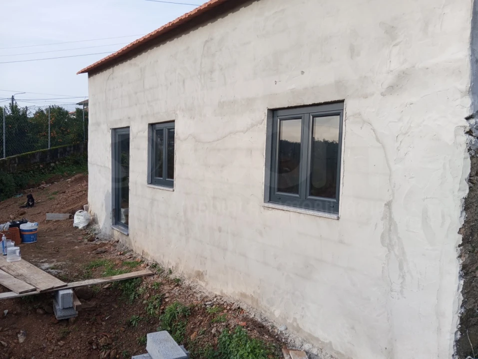 Moradia T1 para Venda em Ossela Foto 2