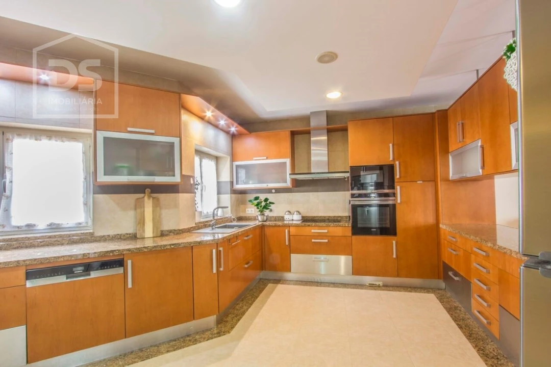 Moradia T5 para Venda em Canas de Senhorim Foto 24