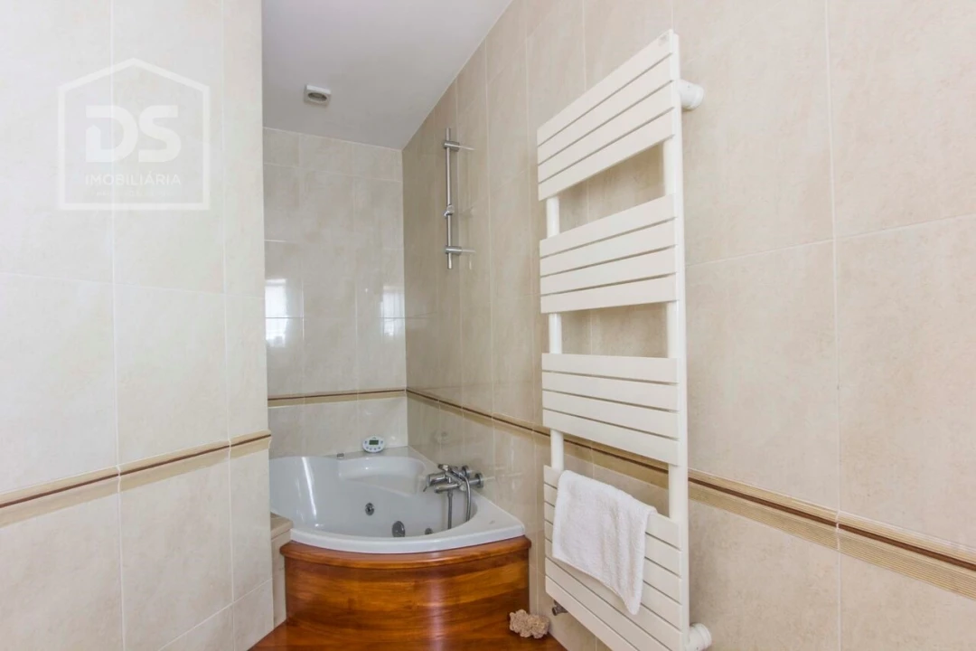 Moradia T5 para Venda em Canas de Senhorim Foto 27