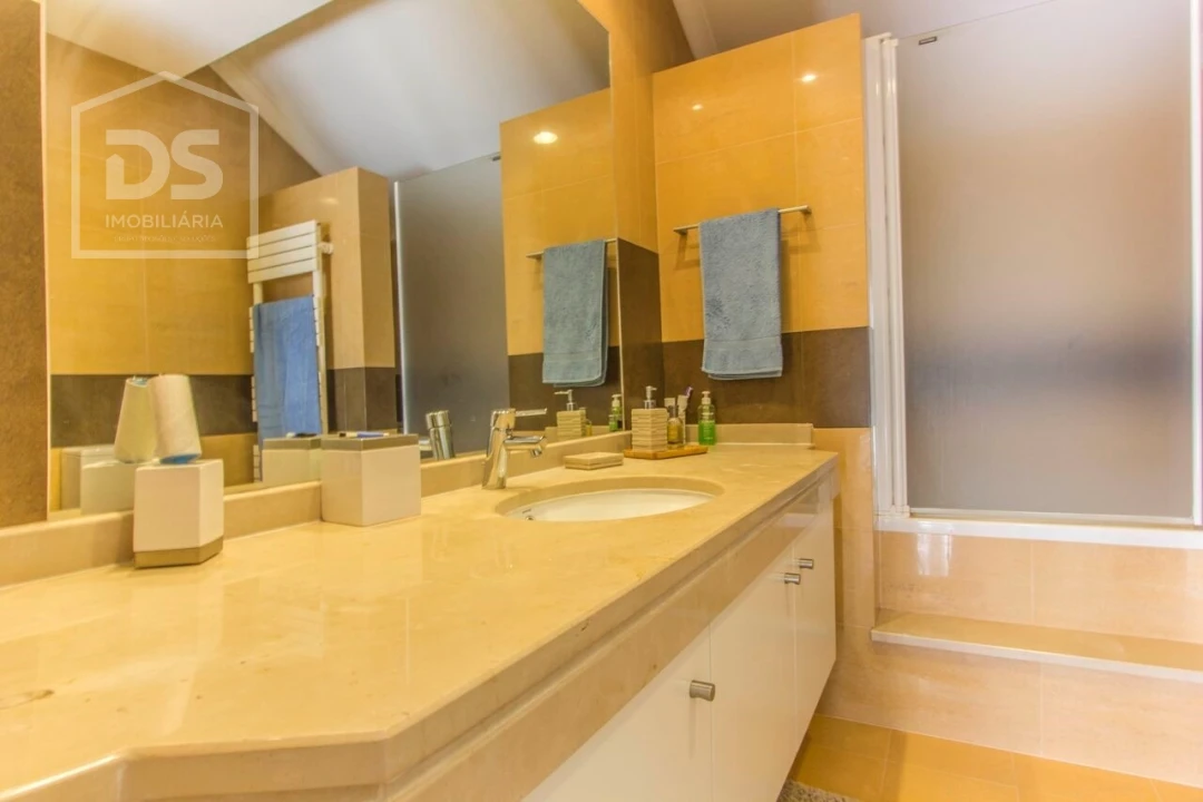 Moradia T5 para Venda em Canas de Senhorim Foto 33